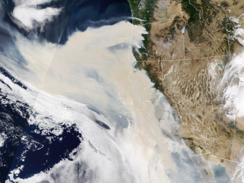 Smoke from widespread fire activity across the western United States is seen in this satellite imagery from 9 September 2020. Credit: NASA Earth Observatory image by Lauren Dauphin using MODIS data from NASA EOSDIS/LANCE and GIBS/Worldview and data from DSCOVR EPIC