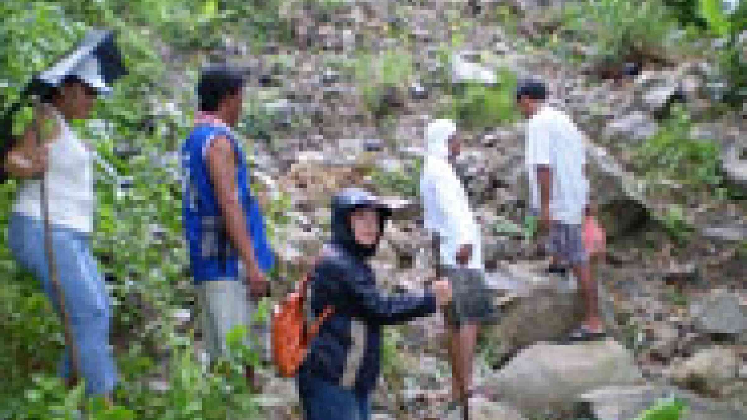 Philippines land slide photo by flickr user agapbulusan, creative commons attribution-noncommercial-share alike 2.0 generic