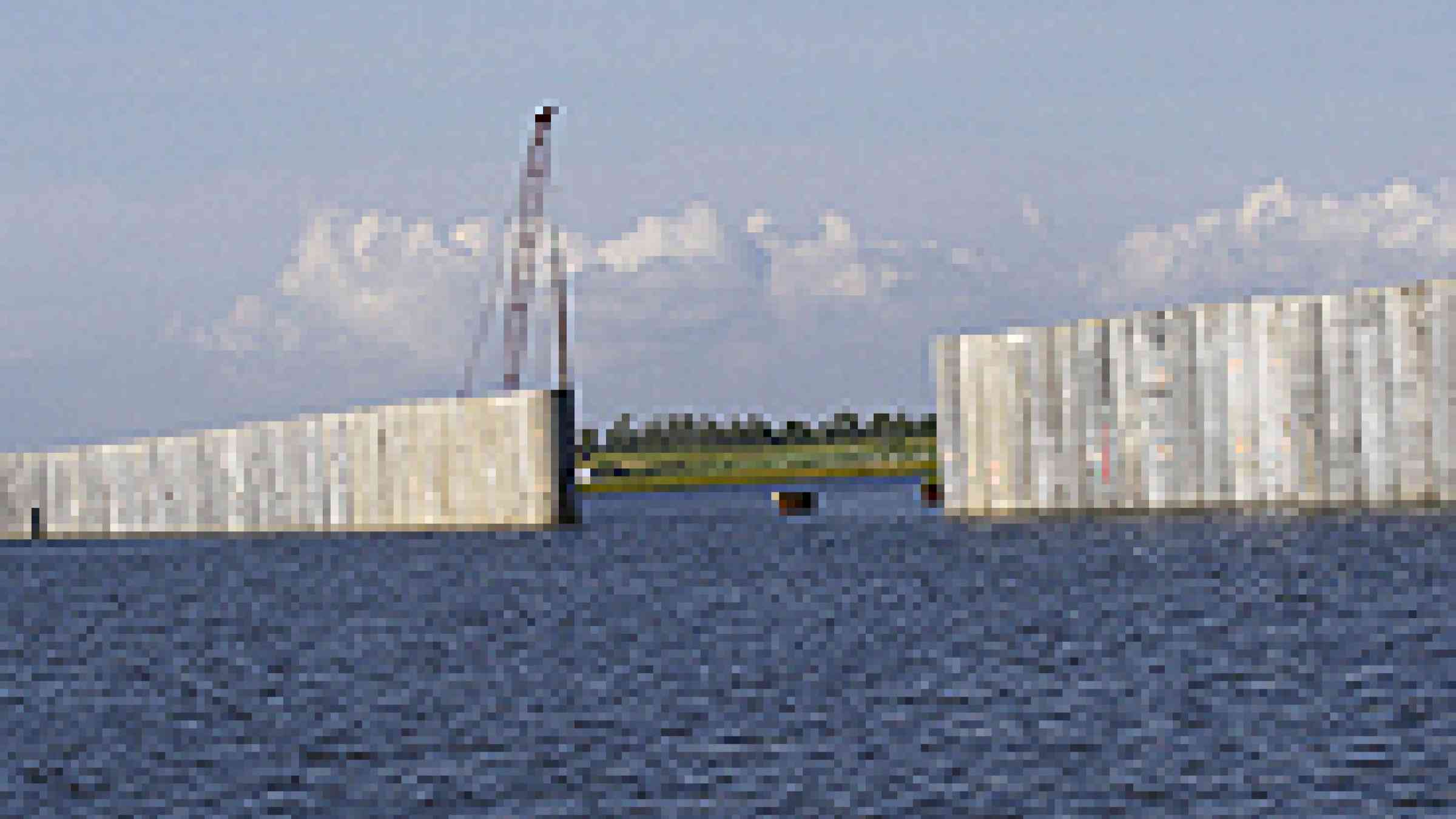 Photo of the new IHNC Surge Barrier construction in New Orleans, USA, by Team New Orleans, US Army Corps of Engineers, Creative Commons Attribution 2.0 Generic, http://www.flickr.com/photos/37671998@N05/3853998398/in/photostream/