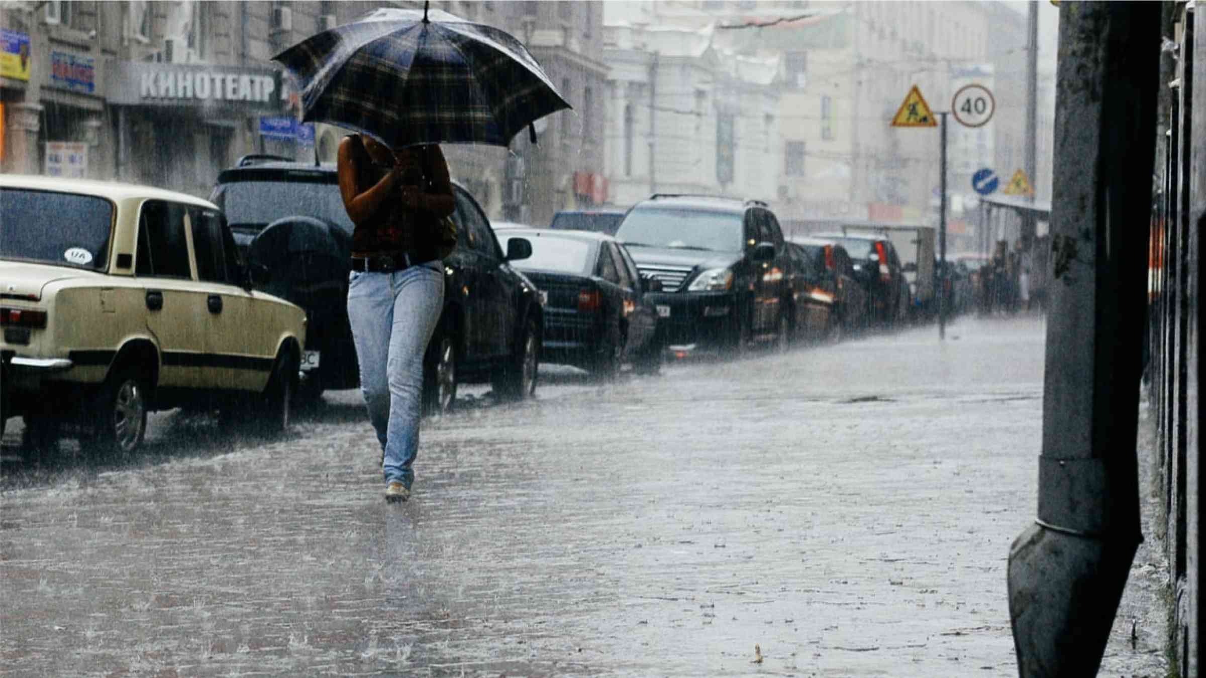 Rainfall in a city in Ukraine (2008)