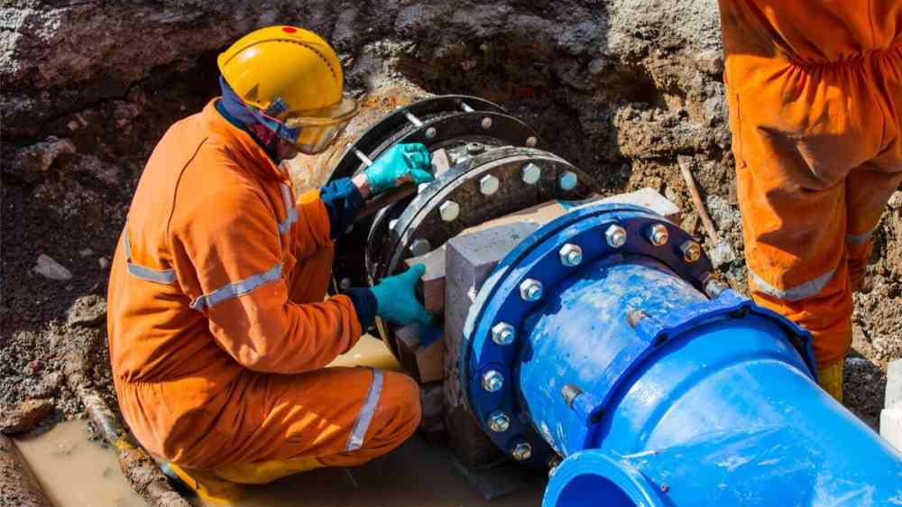 Repair personnel fix water mains