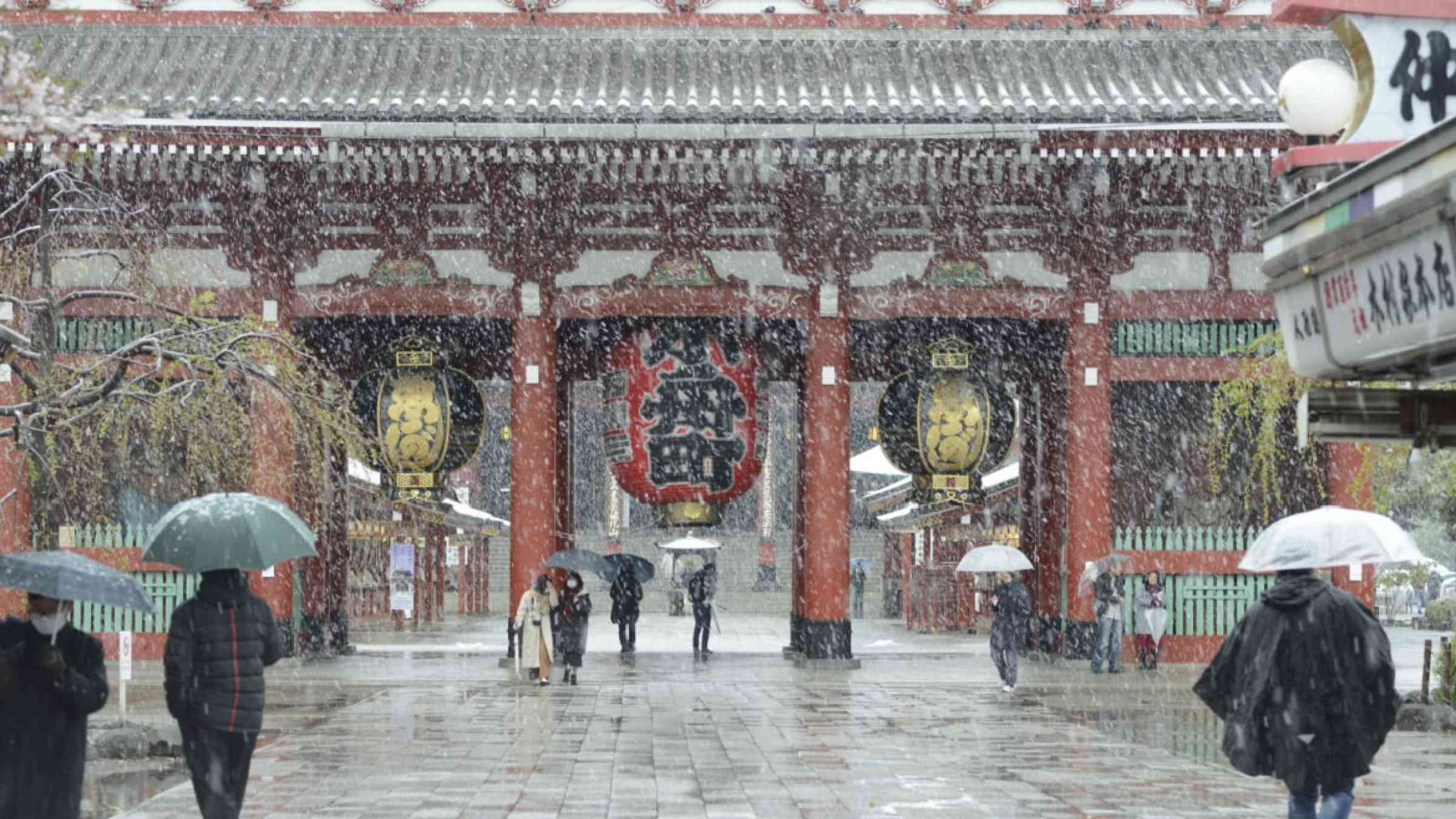 Japan: Inside the snowy nightmare