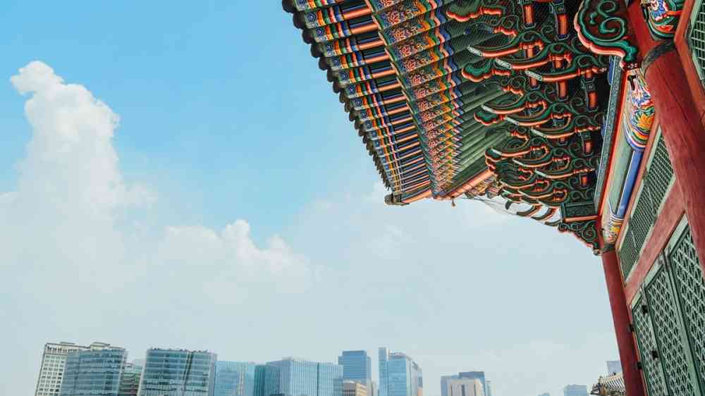 photo of Korean traditional building and modern buildings in Seoul