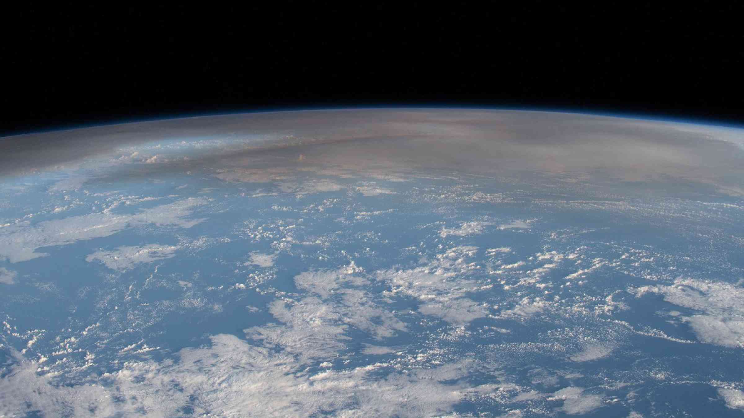 The atmospheric plume from an underwater volcano eruption