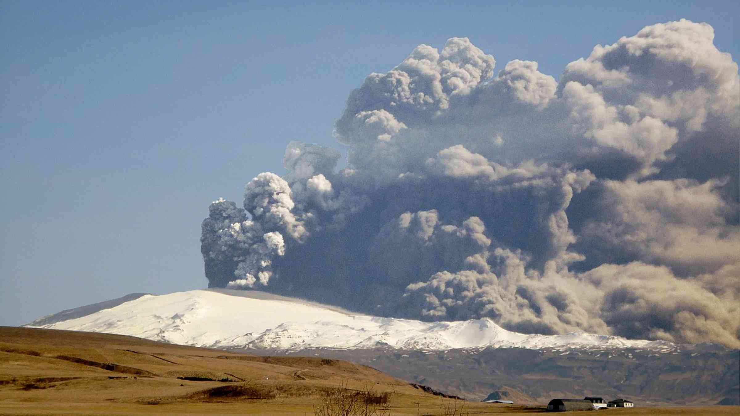 Eruption at Eyjafjallajökull volcano on April 17, 2010