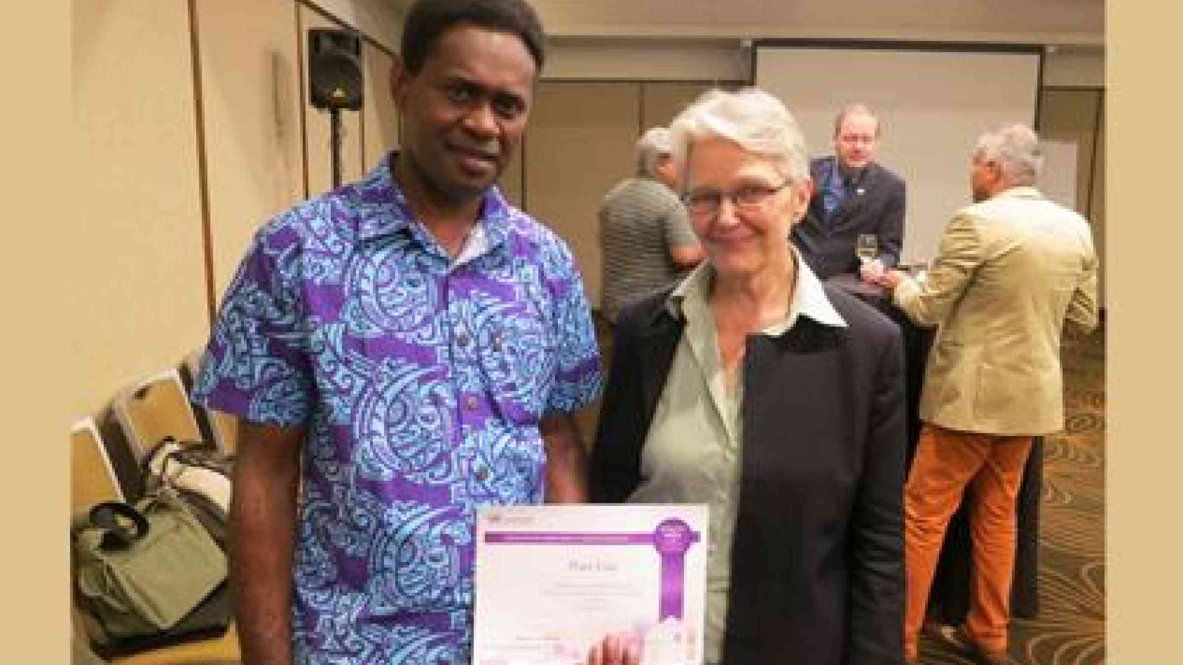 The Lord Mayor of Port Vila Mr Ulrich Sumptoh receives a Certificate of Commitment from the UNISDR's Making Cities Resilient campaign presented by SRSG Ms Margareta Wahlström. (Photo: UNISDR)