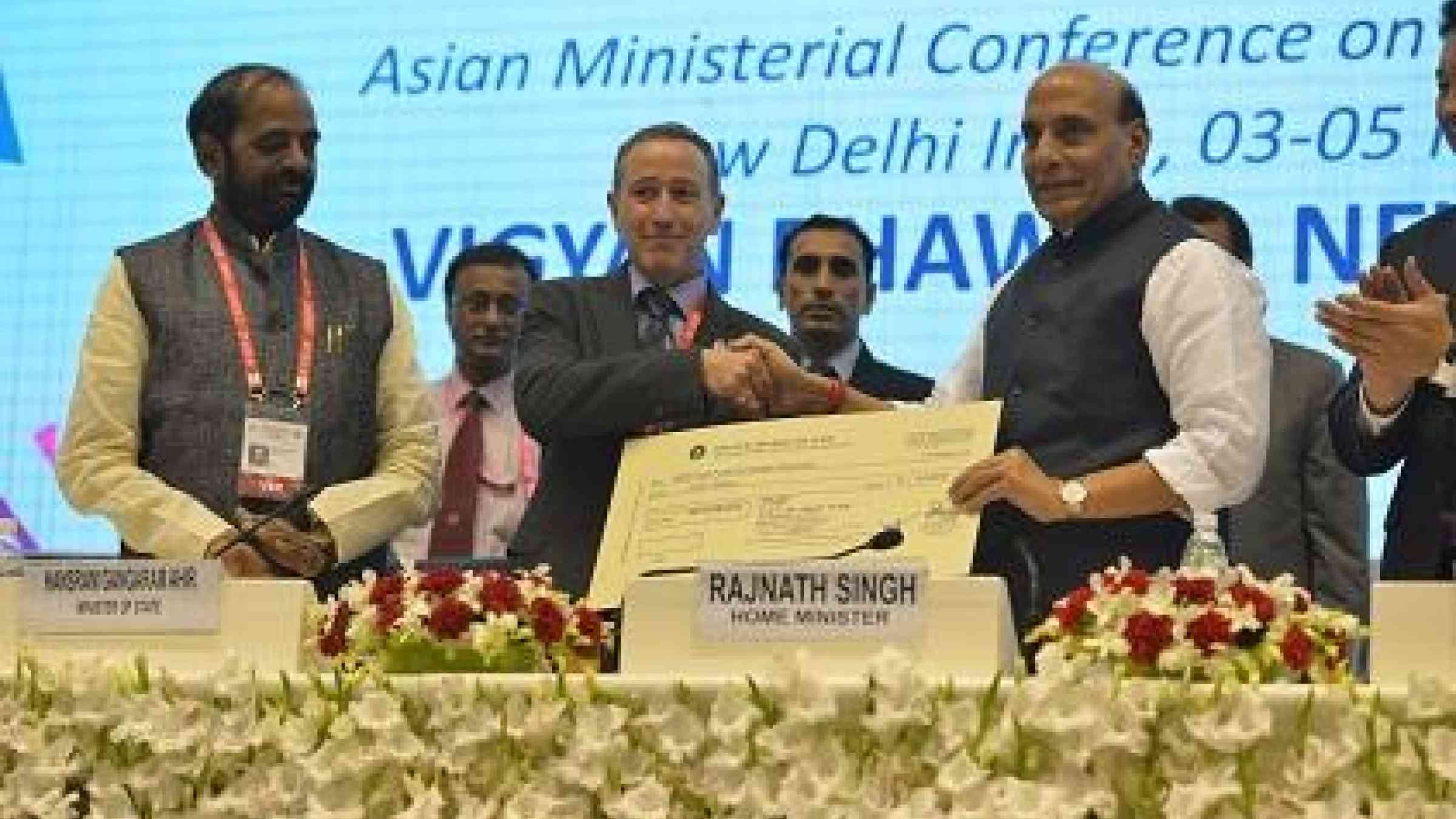 India donates US$1 million to the UNISDR Trust Fund (left to right) Mr. Hansraj Ganagaram Ahir, Minister of State, Mr. Robert Glasser, UNISDR Chief, and Mr. Rajnath Singh, Home Minister (Photo: Tejas Patnaik/UNISDR)