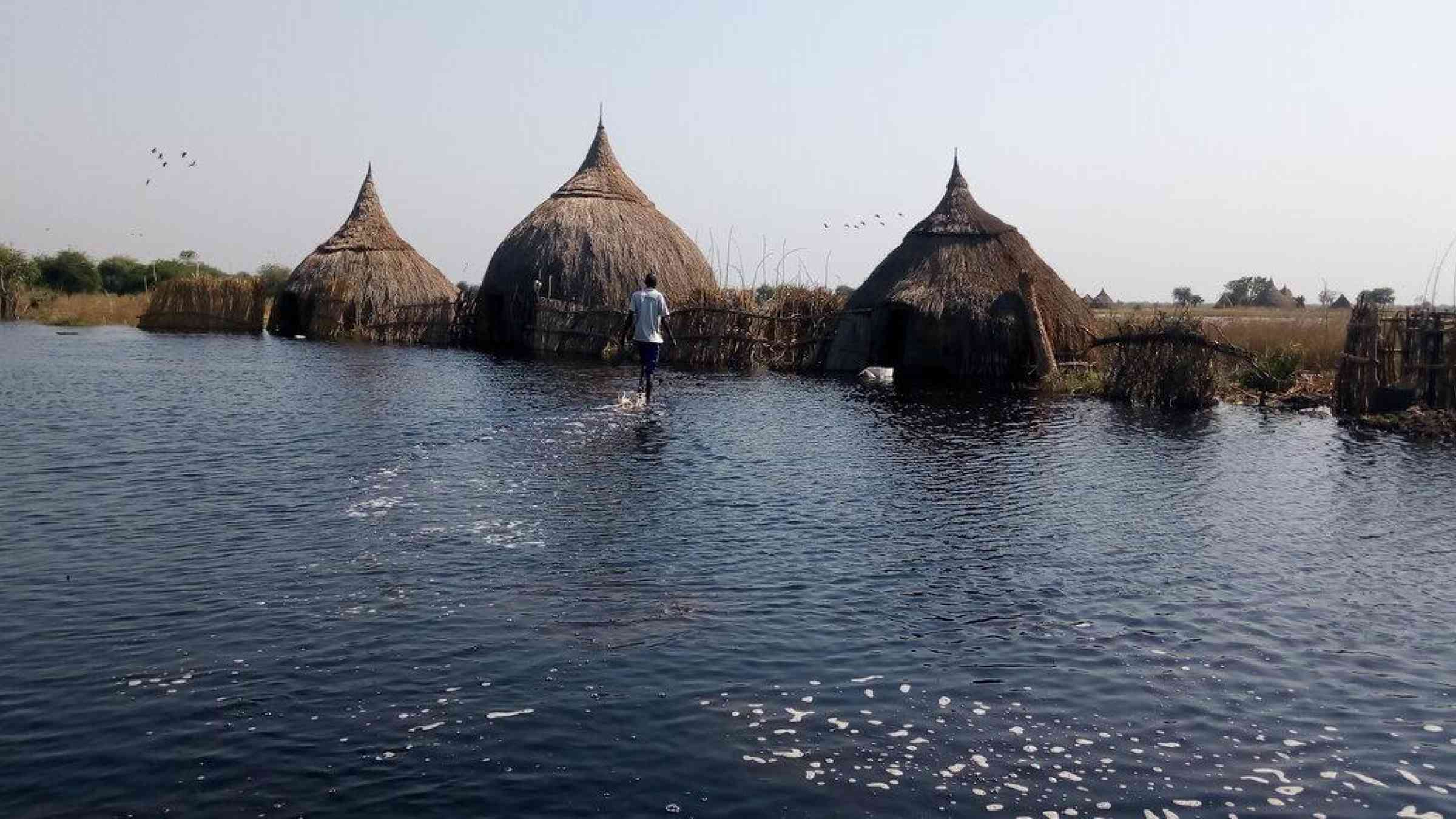 A man wades through flood waters in his home area in Koch county, Northern Liech state, South Sudan. In the entire state an estimated 126,000 people have been displaced following heavy rainfall between July and October 2020, that led to serious flooding. Photo: NRC